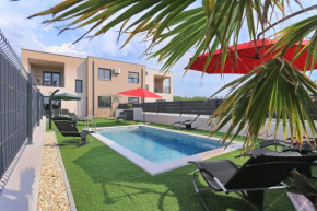 Villa Tri Palme with heated pool
